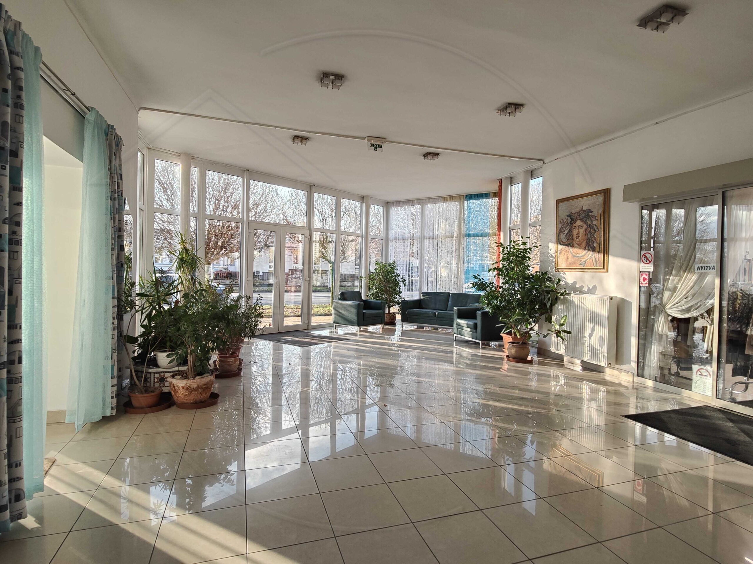 13 kiado iroda pecs tuzer utca