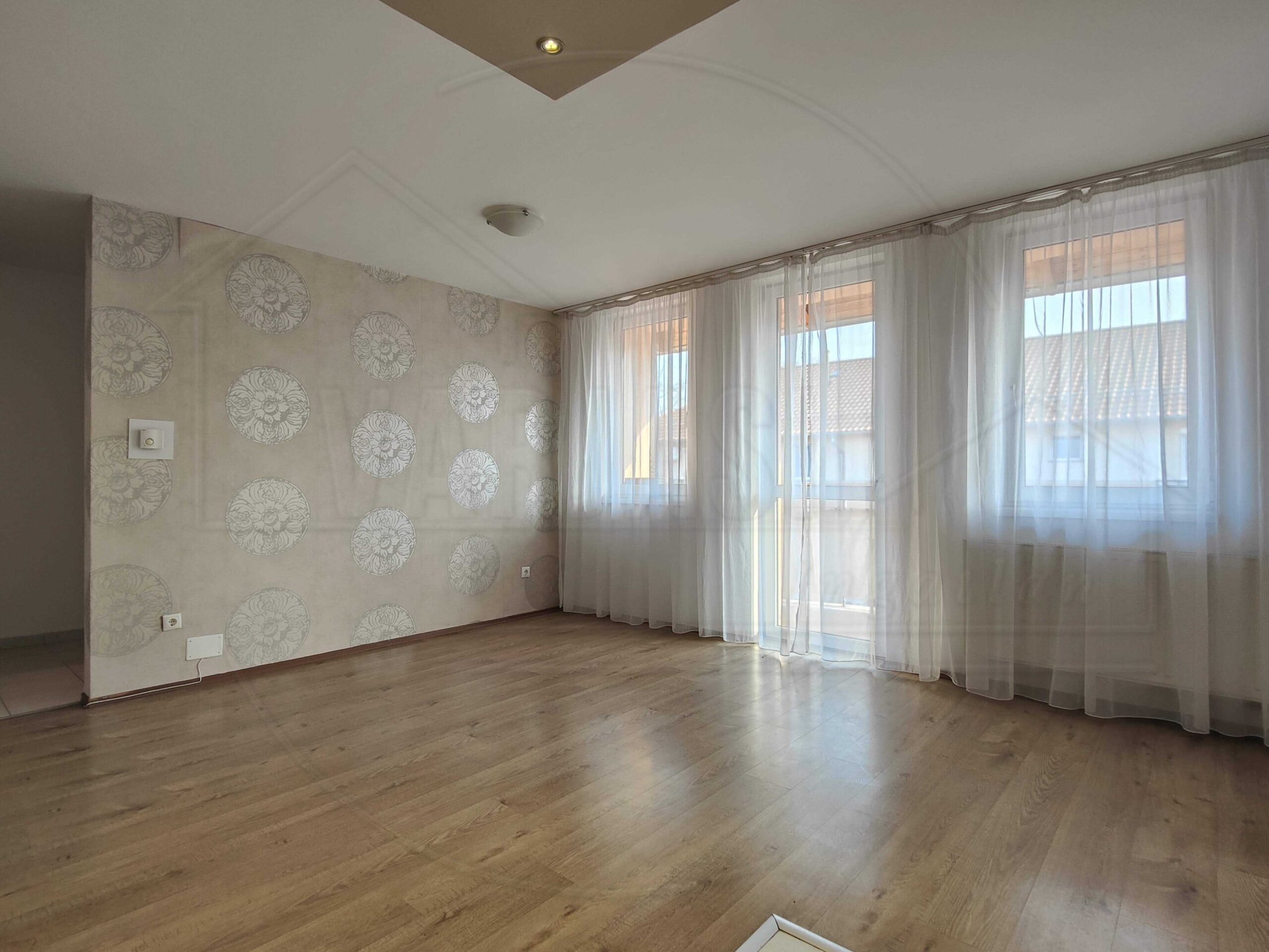 14 elado lakas pecs arnyas liget