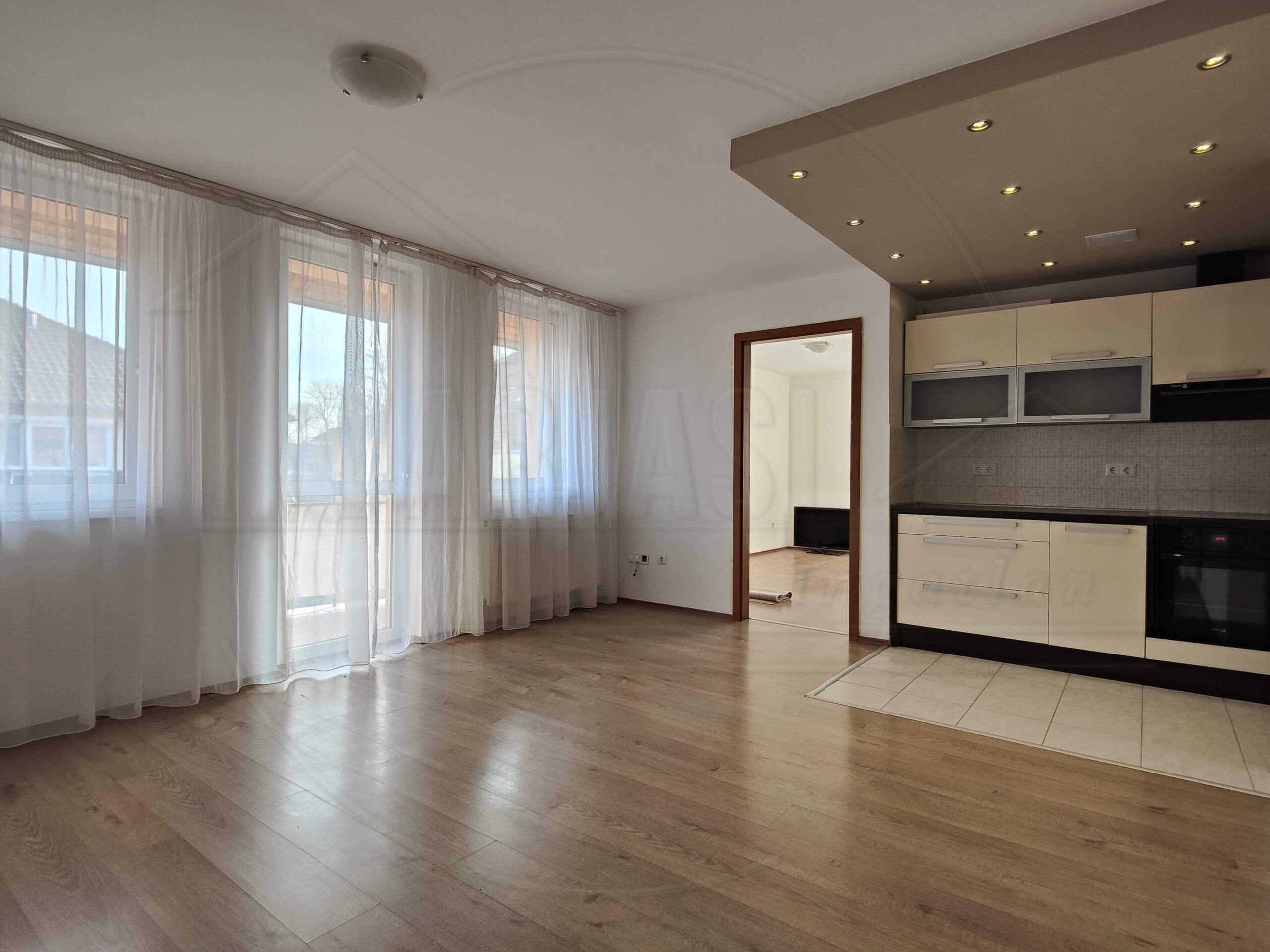 16 elado lakas pecs arnyas liget