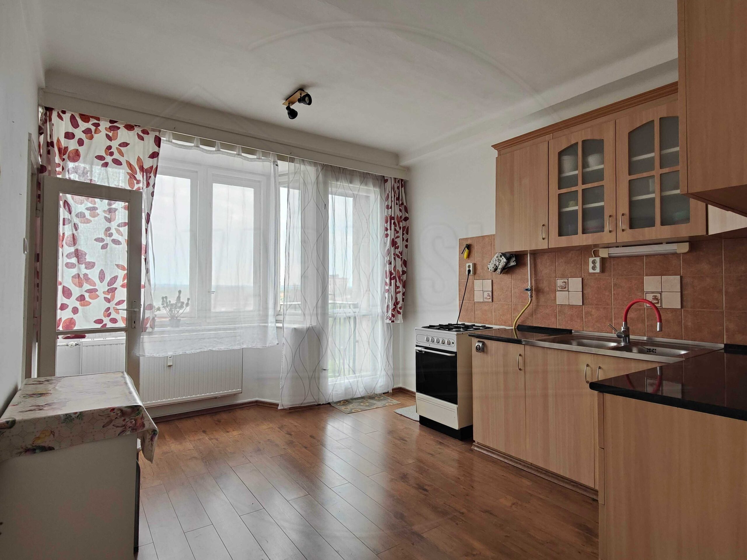 01 elado lakas pecs esztergar utca