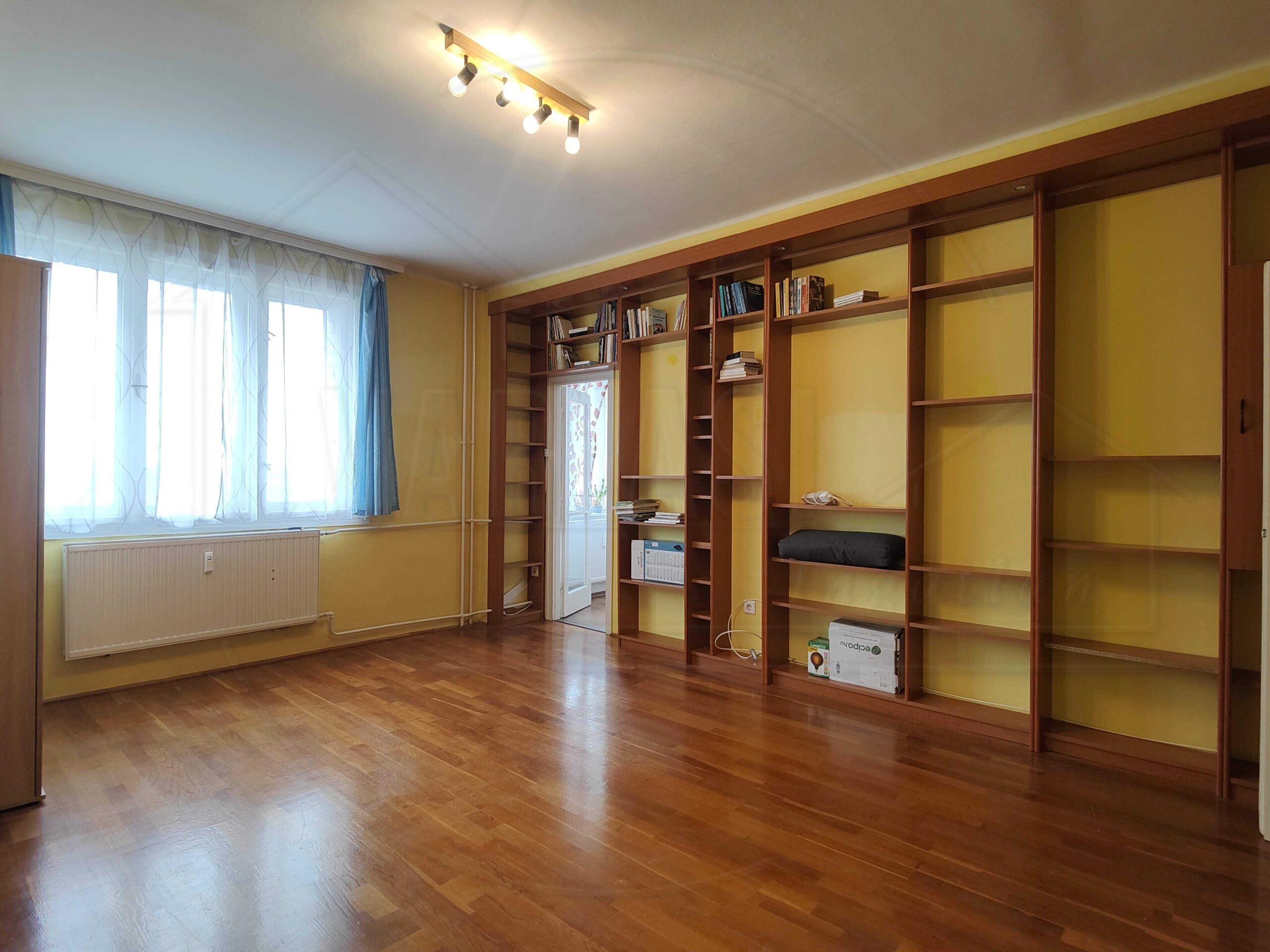 12 elado lakas pecs esztergar utca