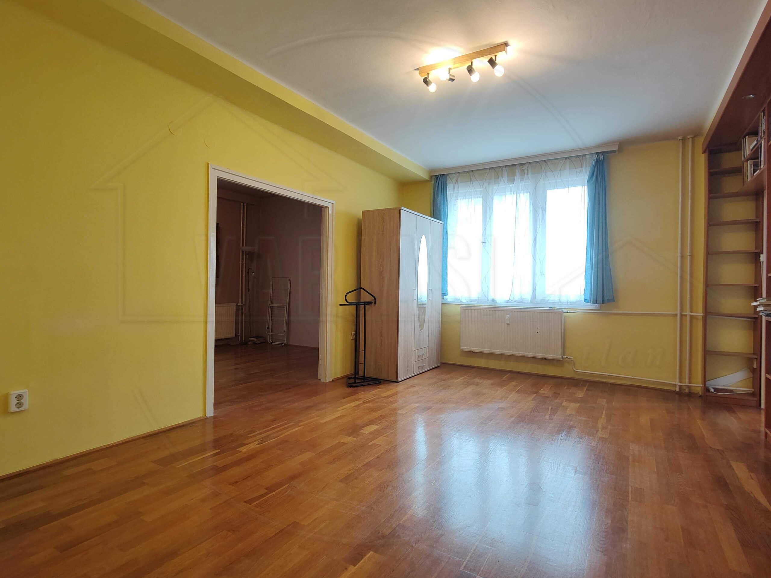 14 elado lakas pecs esztergar utca