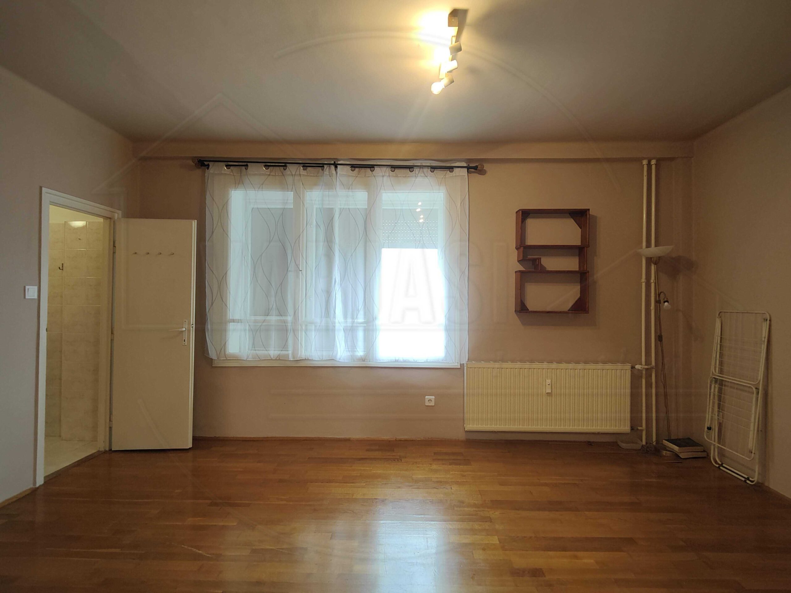 18 elado lakas pecs esztergar utca