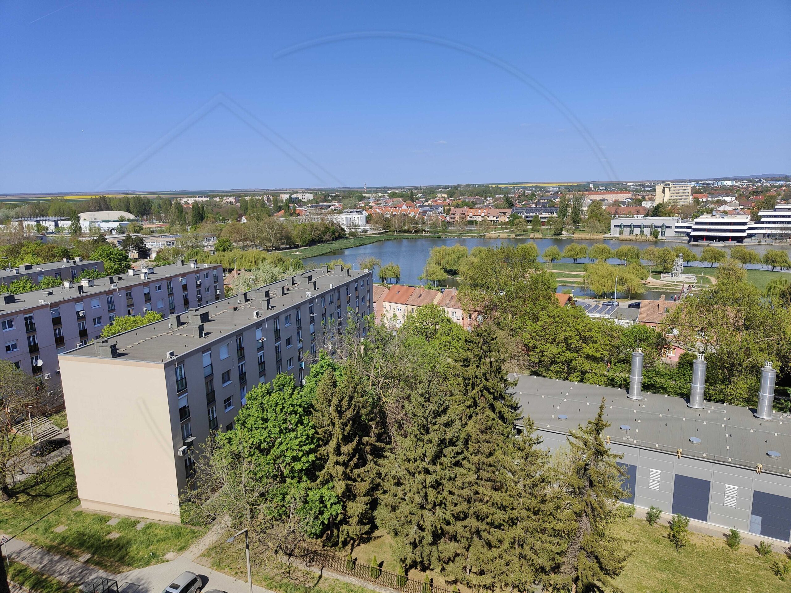 36 elado lakas szekesfehervar szedreskert