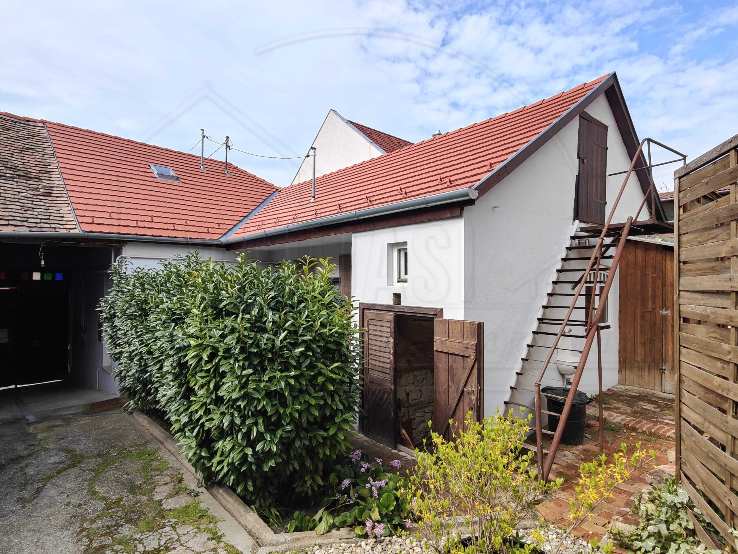 40 elado apartman pecs belvaros